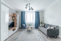 Innenansicht auf ein modern eingerichtetes Wohnzimmer